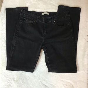 Black Levi’s jeans